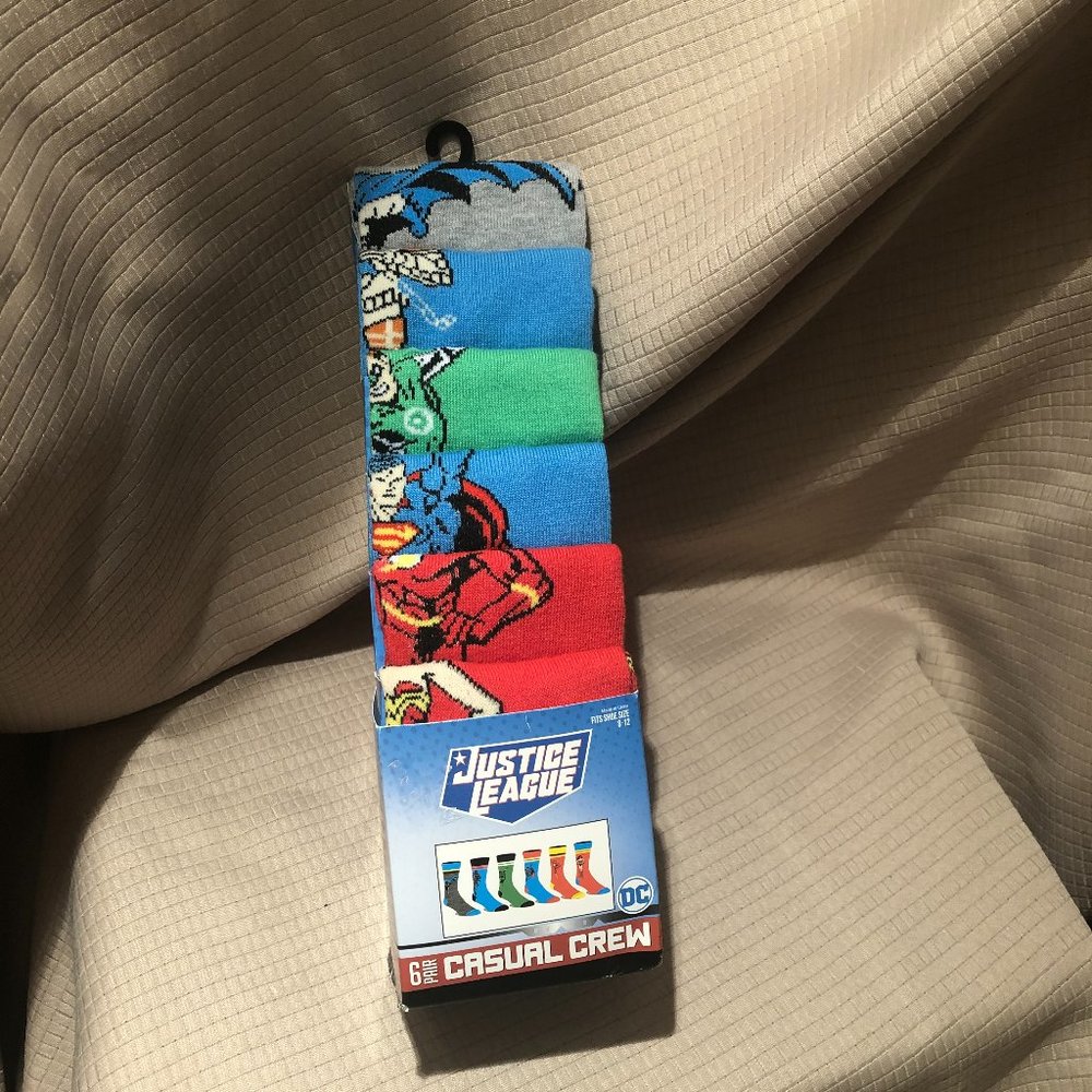 Bioworld set of men six Justice League socks, nwt